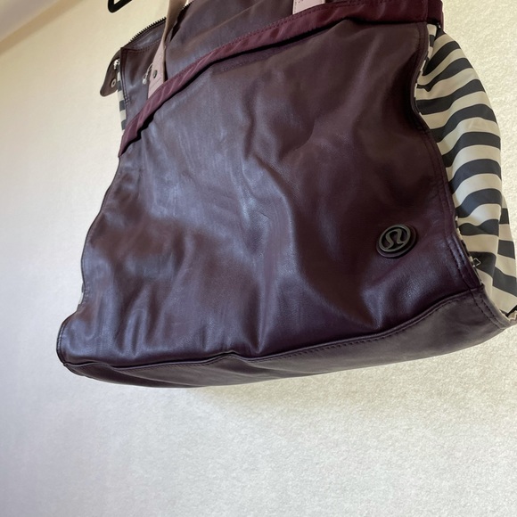Lululemon handbag - Picture 3 of 10